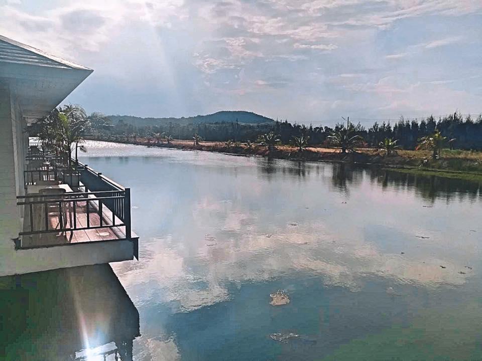 The Lake Hill Resort Пранбури Экстерьер фото